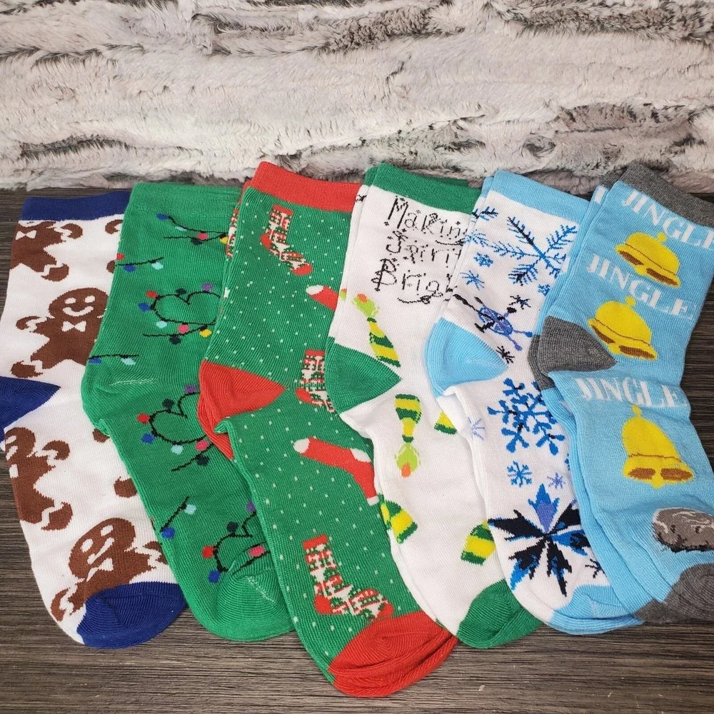 Assorted 5 Pair Women's Christmas Themed Crew Socks Lightweight - Shoe Size 4-9